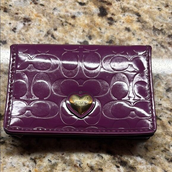 Coach Handbags - Vintage Signature C Coach Gold Heart 💛 Purple Card Holder